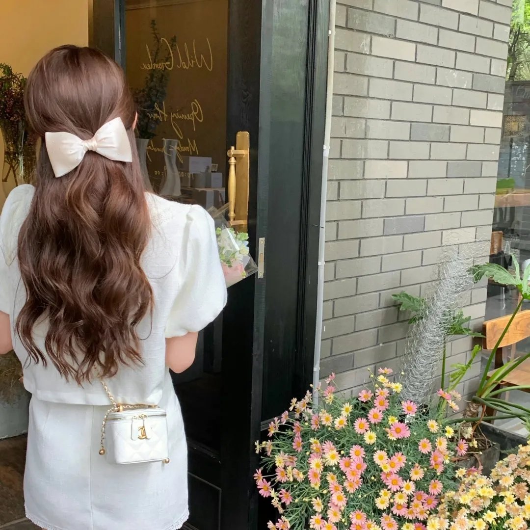 他们都想复活假千金